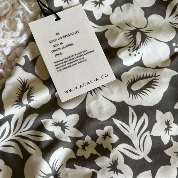 ACACIA Ivy one piece in Huahine - Picture 5 of 5